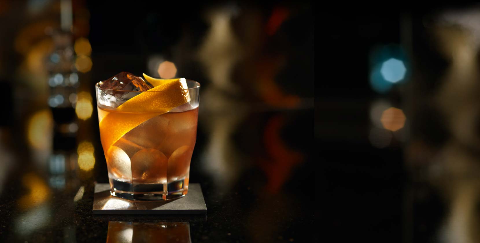 ly pha lê uống rượu rum